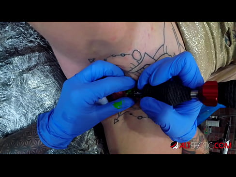 ❤️ Extrem tattooed Hottie Sully Savage krut en Tattoo op hirem Klitoris Häre Porno op lb.osagoassist.ru ☑